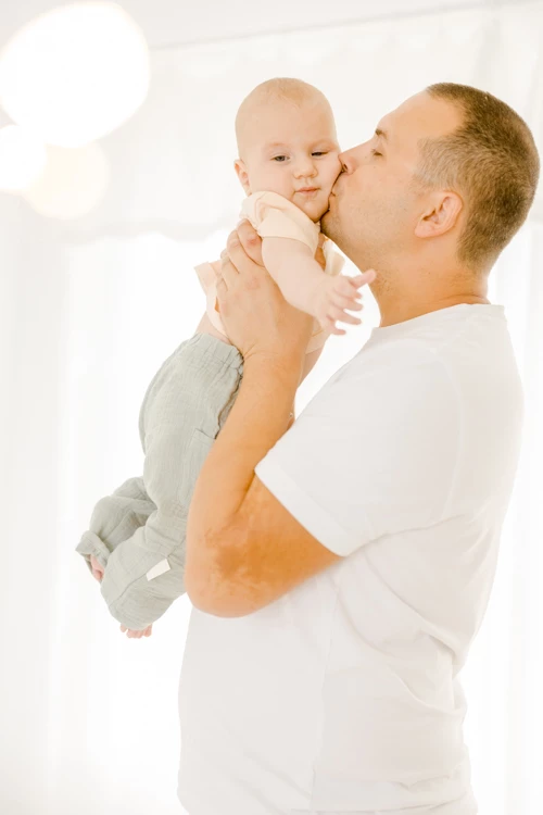 bonheur main enfant amour beige